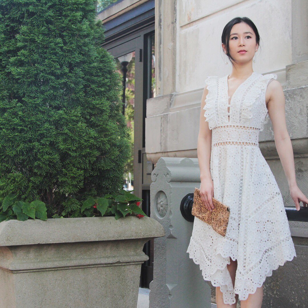 SoodeeBoston's tweet photo. Handkerchief dress done right! 💃🏼👗👒#lacedress #handkerchief https://t.co/F7i7FWosDP