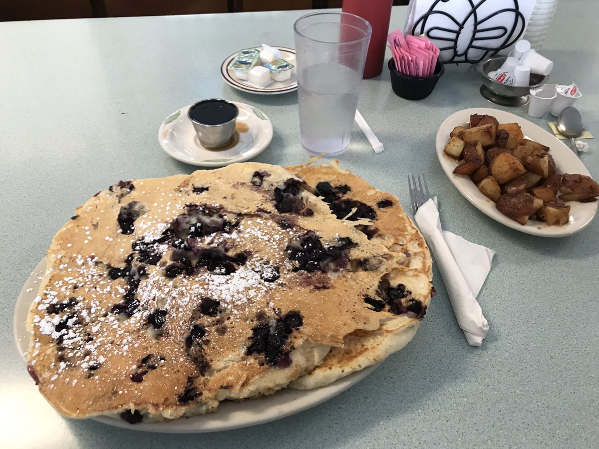jgerdom's tweet photo. It's difficult to overstate the size of these pancakes!! #wee #notsowee #frickinhuge https://t.co/PcwoNtuFy3