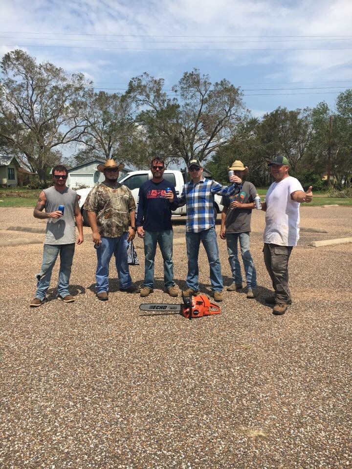 JeffBartrom's tweet photo. Amazing job to all volunteers @OpSupplyDrop in Texas - Rebuilding VFW Lodge, Supplying National Guardsmen,and helping cleanup in Victoria TX https://t.co/EMoo84cEqm