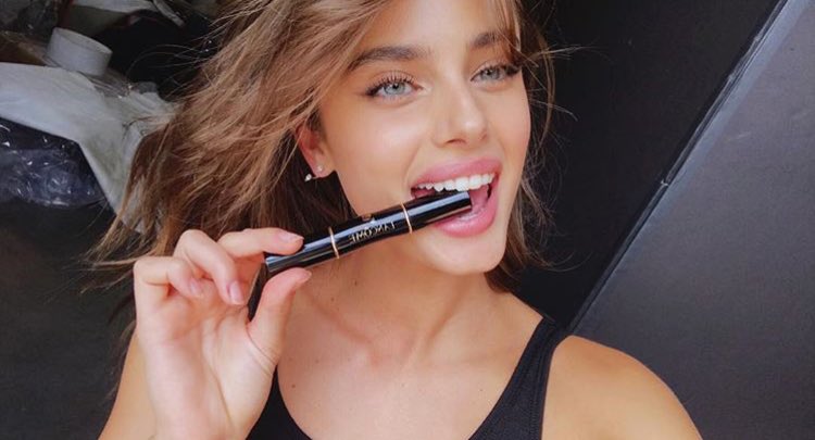 victoria_jp's tweet photo. Taylor Hill × セルフィー📷🙈💕 https://t.co/S14m0jDTHx