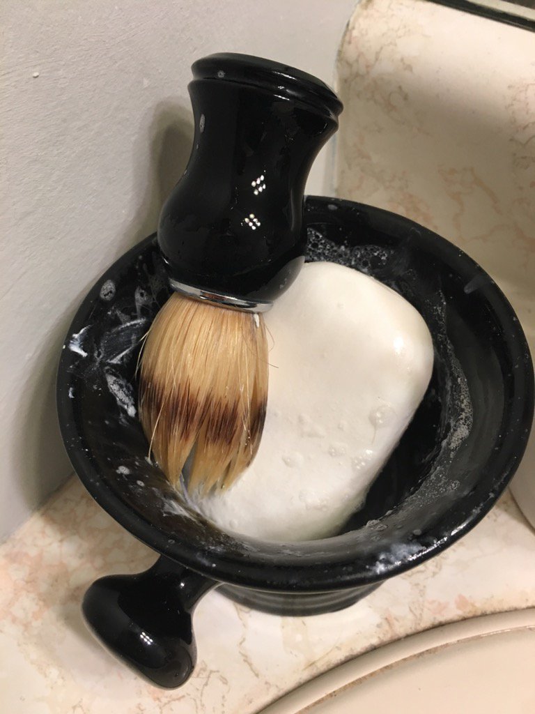 GregorChamp's tweet photo. I use @CeraVeCanada bar soap for shaving. Best shave I've ever had. #smoothandsoft #shaving #norazorburn #nodryskin https://t.co/AmsROD93R0