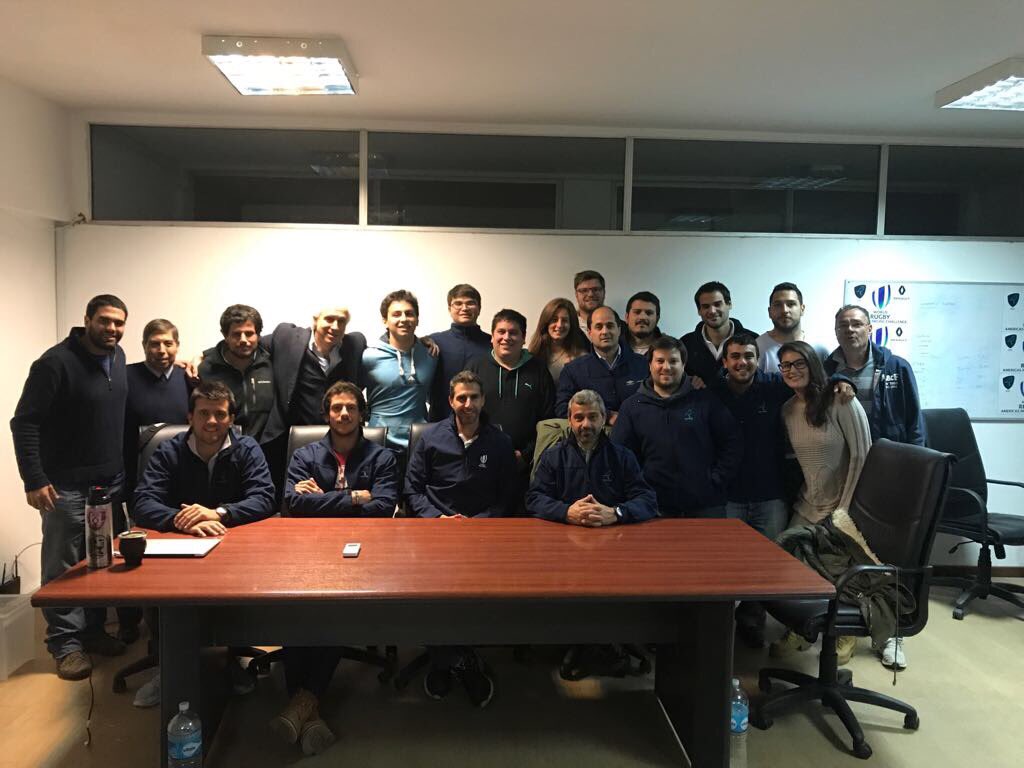 ReferatoURU's tweet photo. Reunión Especial. Escuchamos y aprendimos d un N1. El sudafricano compartió varios momentos d su carrera. Dejó gdes enseñanzas #CraigJoubert https://t.co/6bneqYmEmq