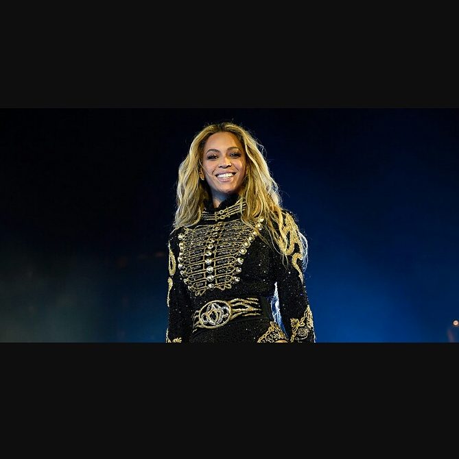 simonip1102's tweet photo. Happy bday to this queen @Beyonce  !!!
💖💖💖💖 https://t.co/HDyxqRJyGw