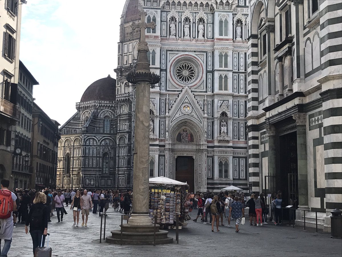 Stefimilan's tweet photo. Bella y única...magia en sus calles #labellaflorencia https://t.co/QxXDXLcppj