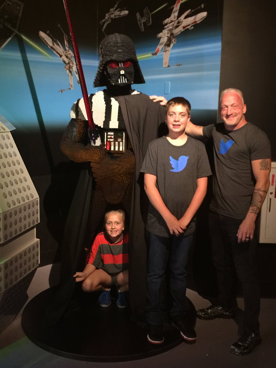 djfreestyle1's tweet photo. Twitter on twitter . #StarWars #DarthVader https://t.co/3L2jOqateZ