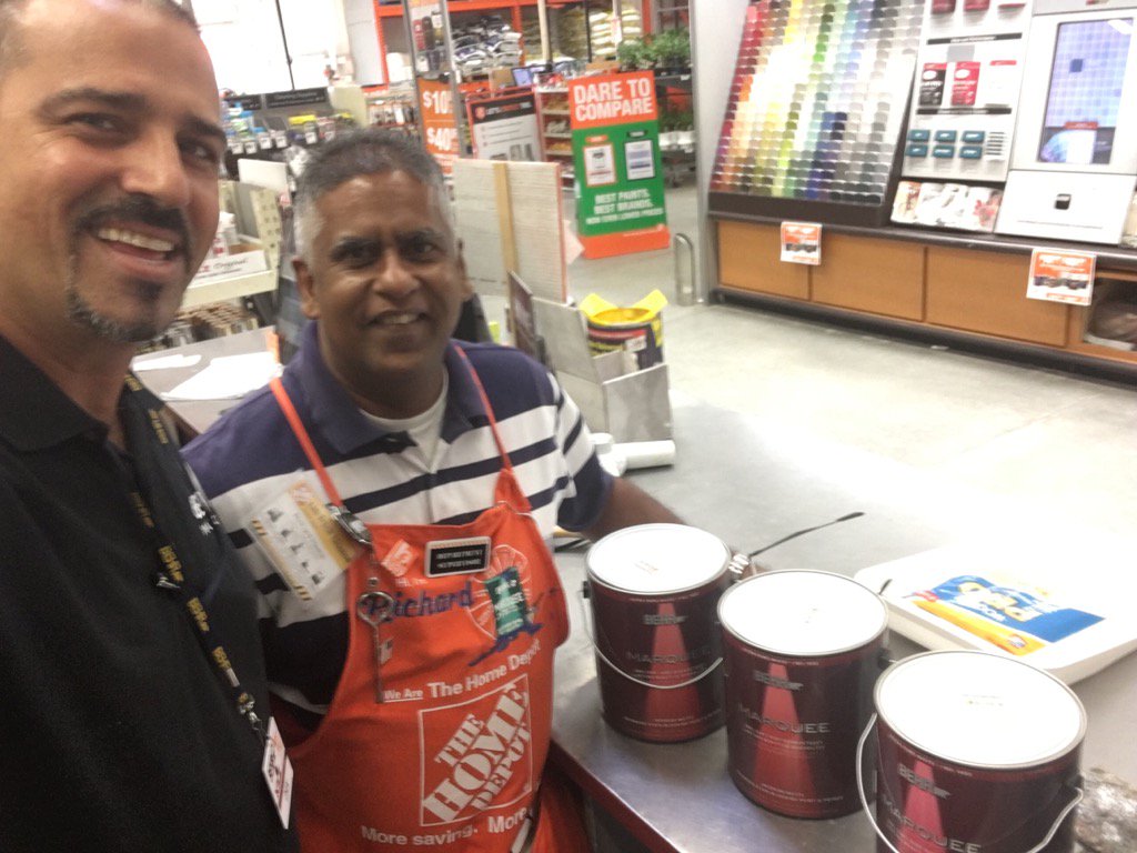 DanMoyer13's tweet photo. Another great day in Oviedo HD ! Thanks for all the support Richard from you and your team. #Recordsalespaintevent287 https://t.co/KjBuEUx98B