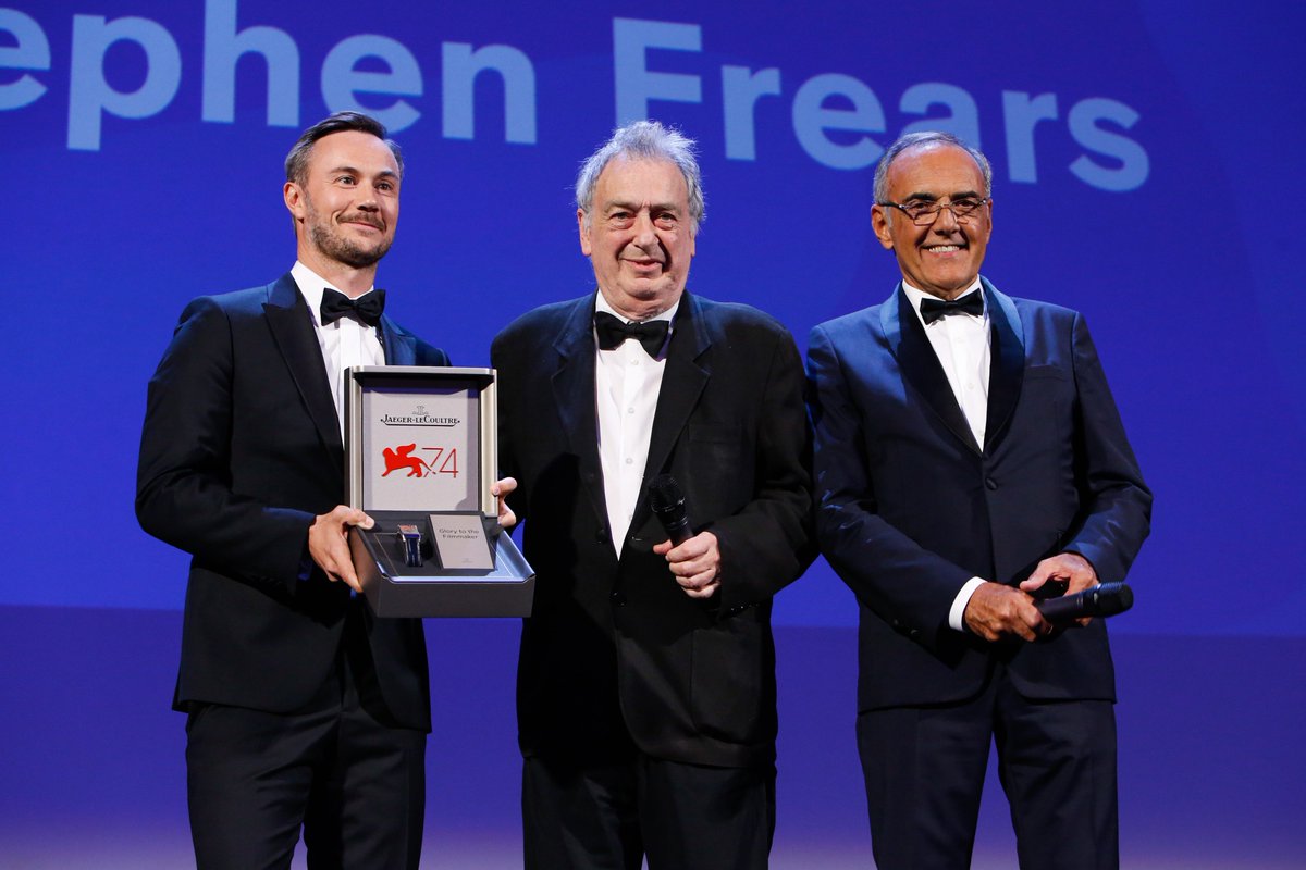 guardianesweb's tweet photo. .@jaegerlecoultre ha otorgado a Stephen Frears el premio Jaeger-LeCoultre Glory to the Filmmaker en el #JLCandCinema #BiennaleCinema2017 https://t.co/d9C7DUYYPV