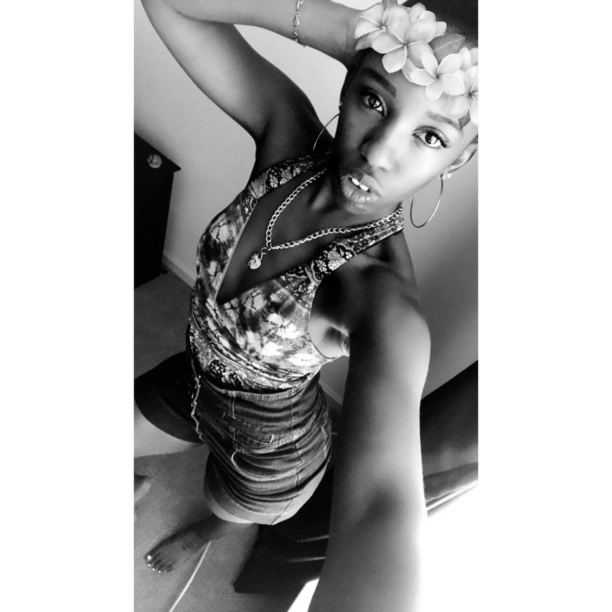 _divalicious09_'s tweet photo. #HappyLaborDayEveryone #RebelliousDiva🌻 https://t.co/tYgENg0sUn