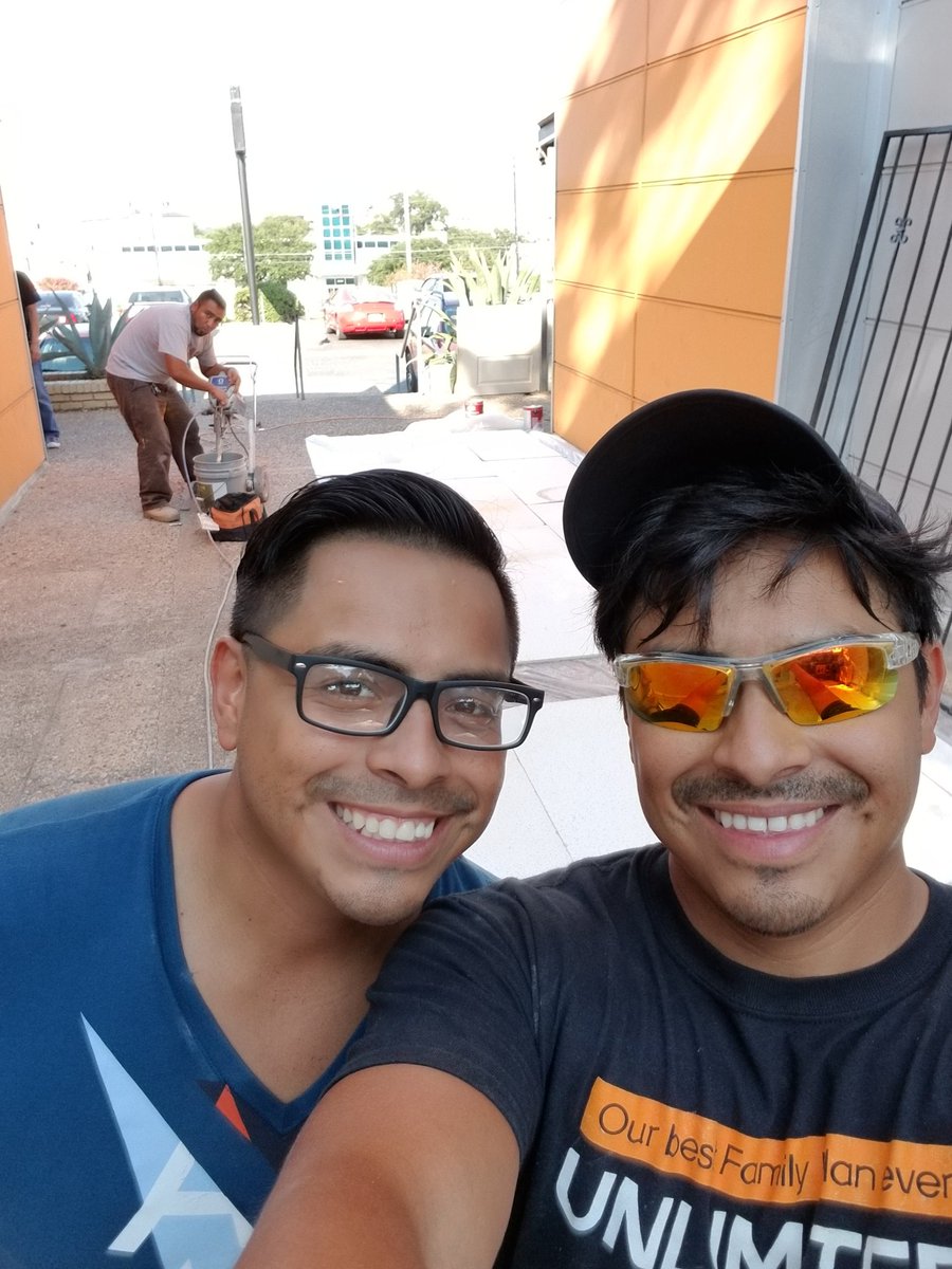 TwinCesar's tweet photo. Very excited to remodel our store!! Twin wireless raising the bar! Attaaaack! #boostVIBES #Boostmobileaustin #boostmobile https://t.co/zj6D3sviLY