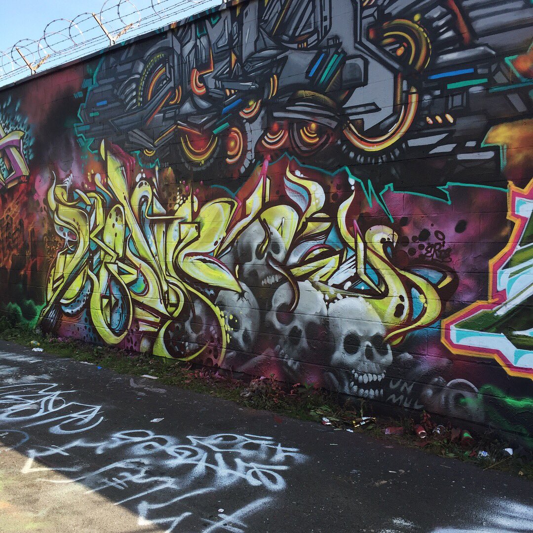 mac_blackout's tweet photo. Skulls &amp; souls I painted at #projectlogan this weekend for @momentumart BBQ burners. Crazy collab. Robot:Raul Pieces:C3P0&amp;Revise #chicagoart https://t.co/vDXTLX2m5W
