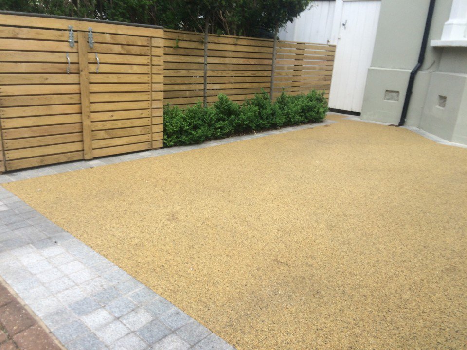 Groundteam's tweet image. Resin Bonded Driveway Resin bonded driveway with granite cobble edging, horizontal ... groundteam.co.uk/landscaping-pr…