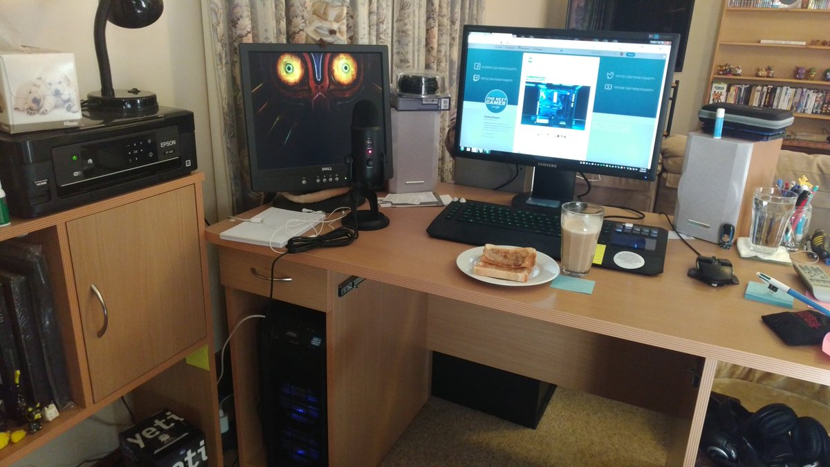 MasterShley's tweet photo. 7yr old PC. 2nd monitor dying. Yeti took my last usb. #Breakfast #SaveMePCCG https://t.co/JZcOExC6GN
