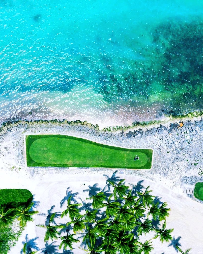 PUNTACANARESORT's tweet photo. La Cana’s ocean front & sea view holes are a sight to behold. @LaCanaGolfClub offers 27-holes with the challenges that #PBDye designs offer⛳ https://t.co/p2CyjfamYZ