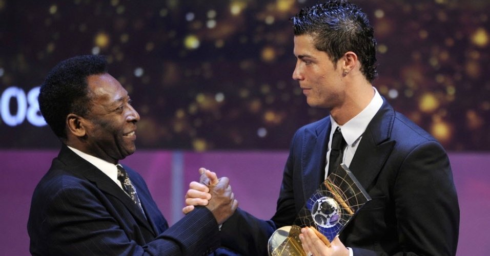 Pelé sobre CR7: "Tenho de lhe dar os parabéns por este feito (gols na Seleção). Agora voltamos a falar quando ele marcar mais de 1283 gols."
