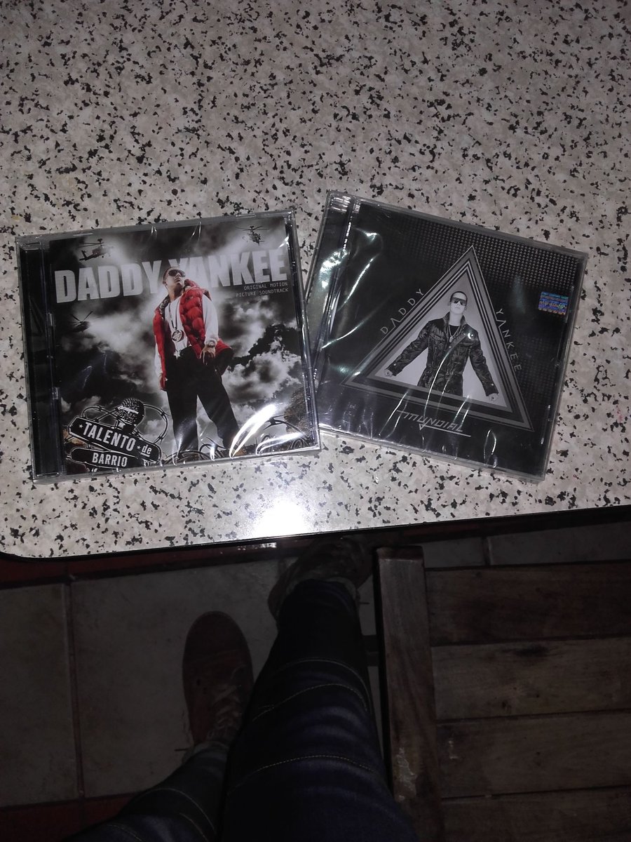 Noe_TeamYankee's tweet photo. Autoregalo por el Dia de la Secretaría 👓 @daddy_yankee No los tenía... 😎#BuenosAires #Argentina #TeamyankeeArg https://t.co/nvujMq22D6