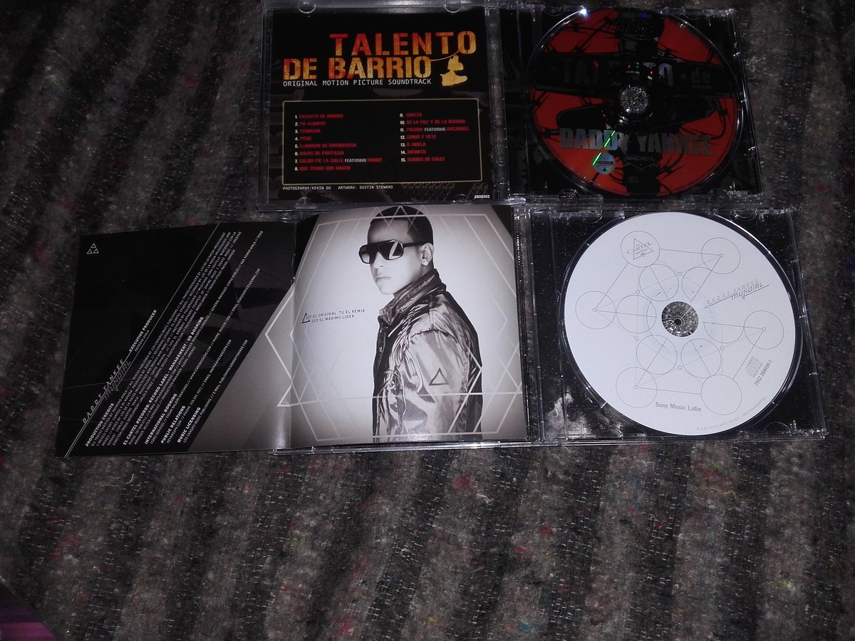 Noe_TeamYankee's tweet photo. Autoregalo por el Dia de la Secretaría 👓 @daddy_yankee No los tenía... 😎#BuenosAires #Argentina #TeamyankeeArg https://t.co/nvujMq22D6