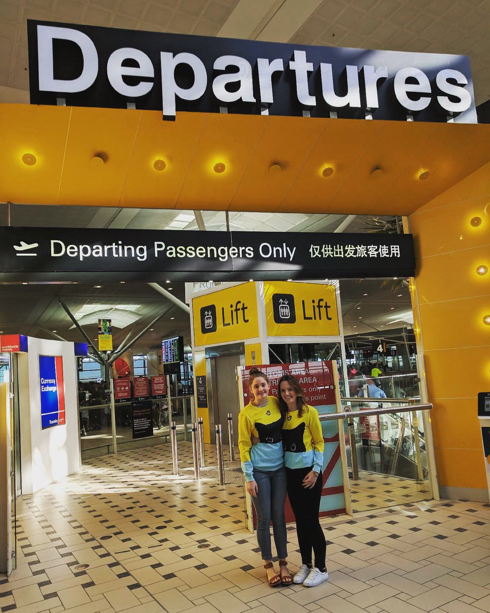 Bookbug_Jess's tweet image. After yesterday&apos;s disaster, we are finally on our way! 🇺🇸Fingers crossed for no more hiccups #jessandlilliemeetsarah @BloomsburySyd @SJMaas