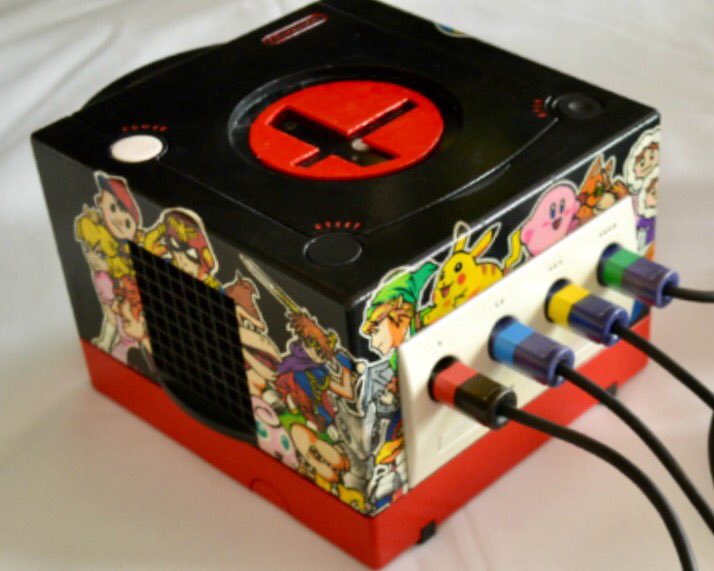 nintencollect's tweet photo. With the holiday, we're running a bit behind but today is the #MondayCubed of our #SmashBrosWeek so here is an AMAZING #SB custom #GameCube! https://t.co/t2cf5M2iue