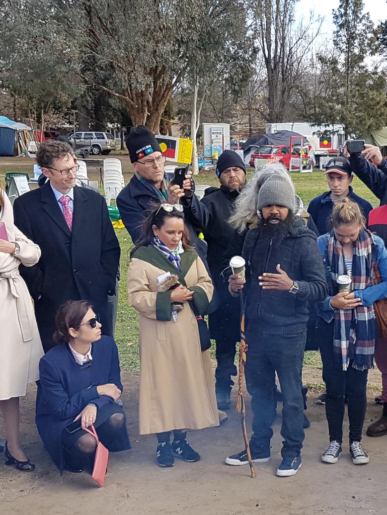 Linda Burney meets with Clinton Pryor at the Aboriginal Tent Embassy this morning. Greens also present but no Coalition. #ClintonsWalk