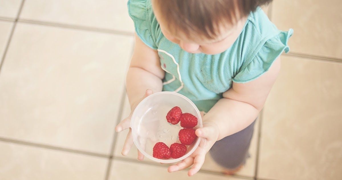 Baby Led Weaning can be very confusing at first, @aaamylouxo has cleared things up for us! buff.ly/2eMLCcC