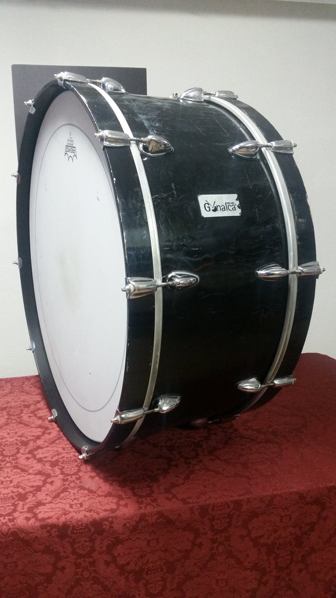 dearmonia_com's tweet photo. Se vende bombo de 26 pulgadas, tambien llamado bombo de marcha.  66x26cm. interesados: 619712943 o complementoscofrades@gmail.com https://t.co/iJpXld8dry