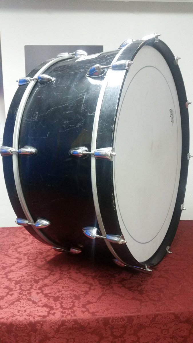 dearmonia_com's tweet photo. Se vende bombo de 26 pulgadas, tambien llamado bombo de marcha.  66x26cm. interesados: 619712943 o complementoscofrades@gmail.com https://t.co/iJpXld8dry