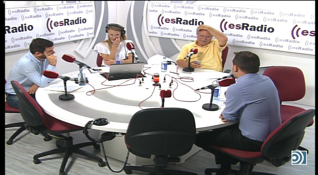 HakunaLib's tweet photo. Hoy se ha estrenado @edugaresp en @esRadio con @juanrallo en la tertulia económica https://t.co/0GGmxN4u6g