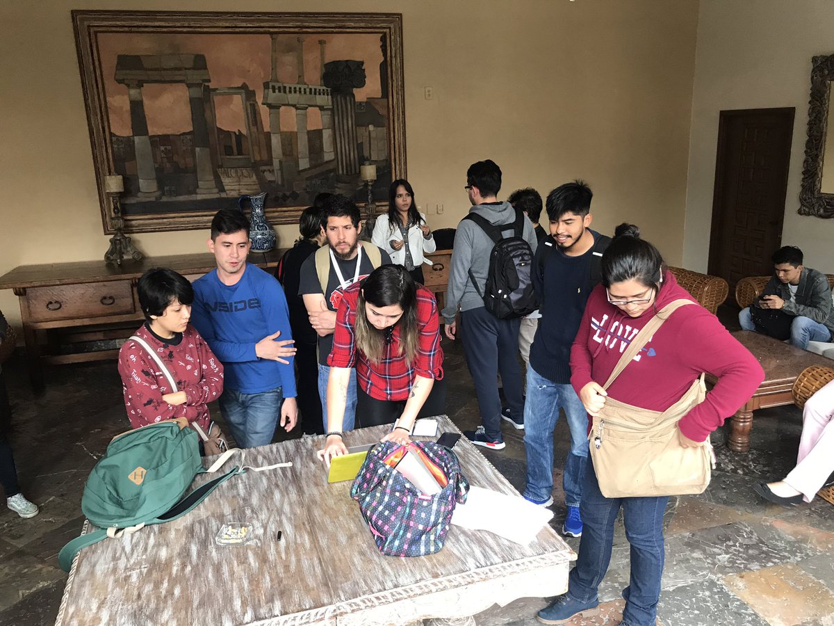 Pixelatl's tweet photo. ¡Voluntarios en acción! Ya listos para #Pixelalt 2017. #mézclate https://t.co/pPoaj1T55i