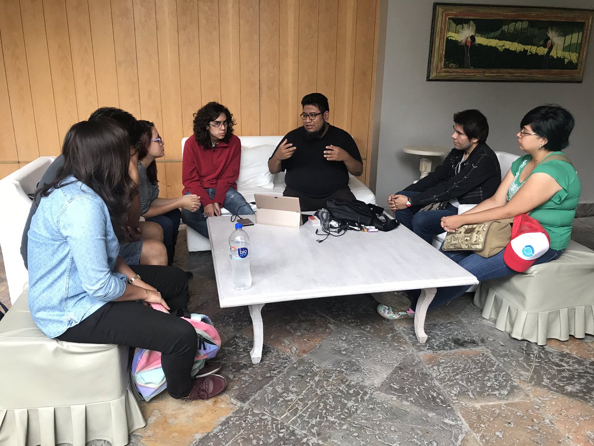 Pixelatl's tweet photo. ¡Voluntarios en acción! Ya listos para #Pixelalt 2017. #mézclate https://t.co/pPoaj1T55i