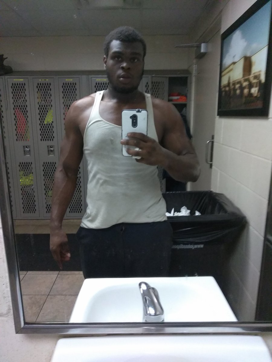 kingkongklyce's tweet image. Meaty 😂 #halfman #halfmachine