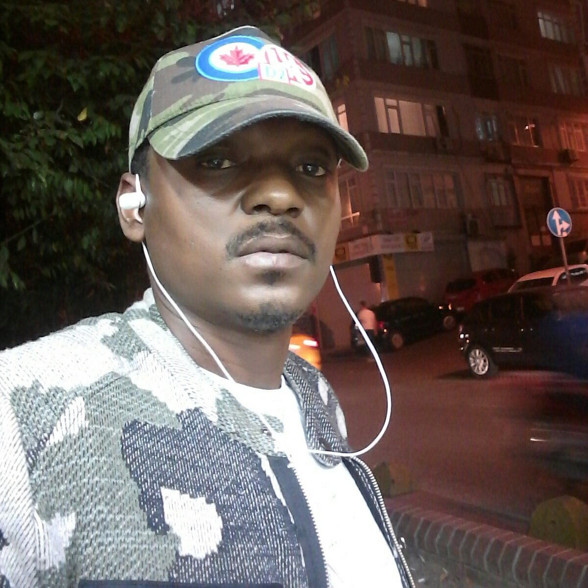Chribeaux's tweet photo. Congolais debout et résistant https://t.co/WZwUlNyZwV