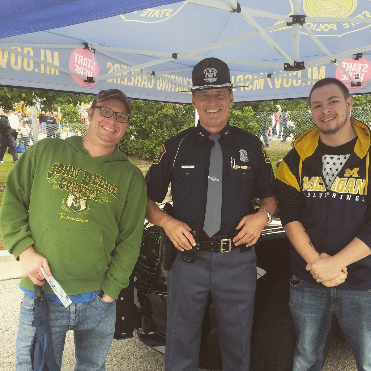 MBrott's tweet image. This was an honor getting this picture and it made my day. Cops are awesome people. Amen