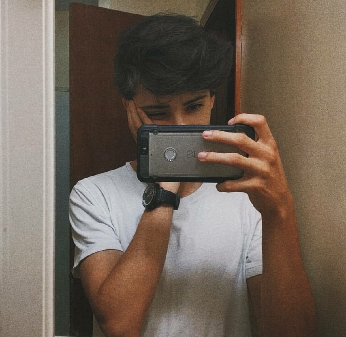 Everyone used to like and rt my photos faster than I bust a nut and now everyone ignores me. But here's this BC hawt