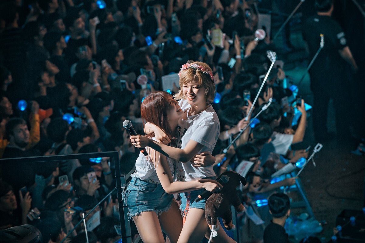 delgado2202's tweet photo. When you see your ship in action #JeongMo is so cute and adorable 😍😍❤❤ https://t.co/vzaqeCxler