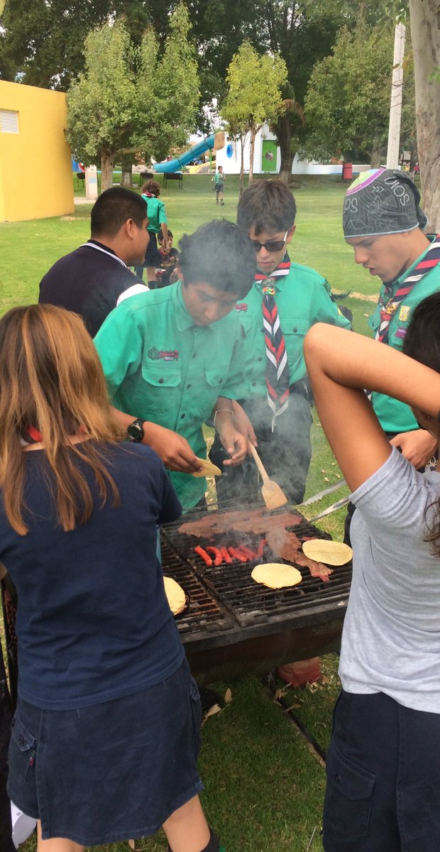 LeopiQueretaro's tweet photo. ¡Cocinando en campamento! #siemprelistos #GS7Qro #VAL https://t.co/EsoO1fN57J