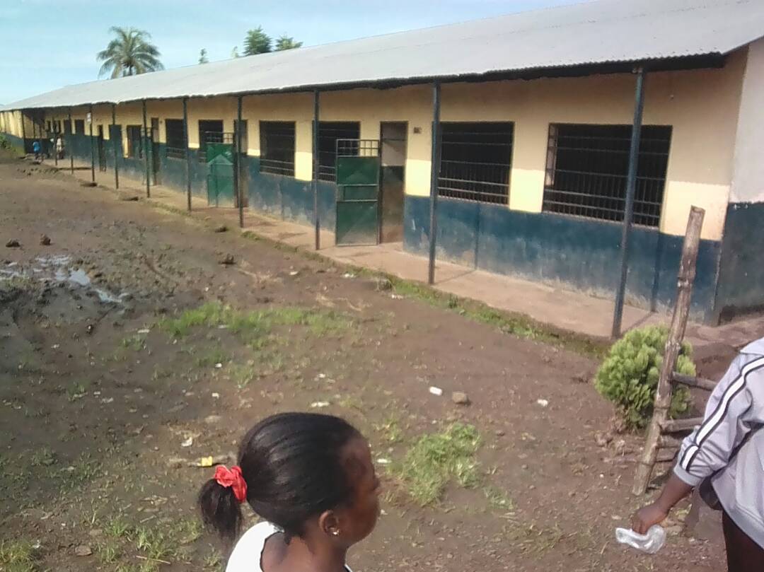 Claromiz's tweet photo. #100% Ghost Town #YESTADAY 4th Sept 2017 in #SOUTHERN_Cameroons. #Biya must listen to us, #FreeMancho, #Freeourpeople https://t.co/wT3K7RSXxs