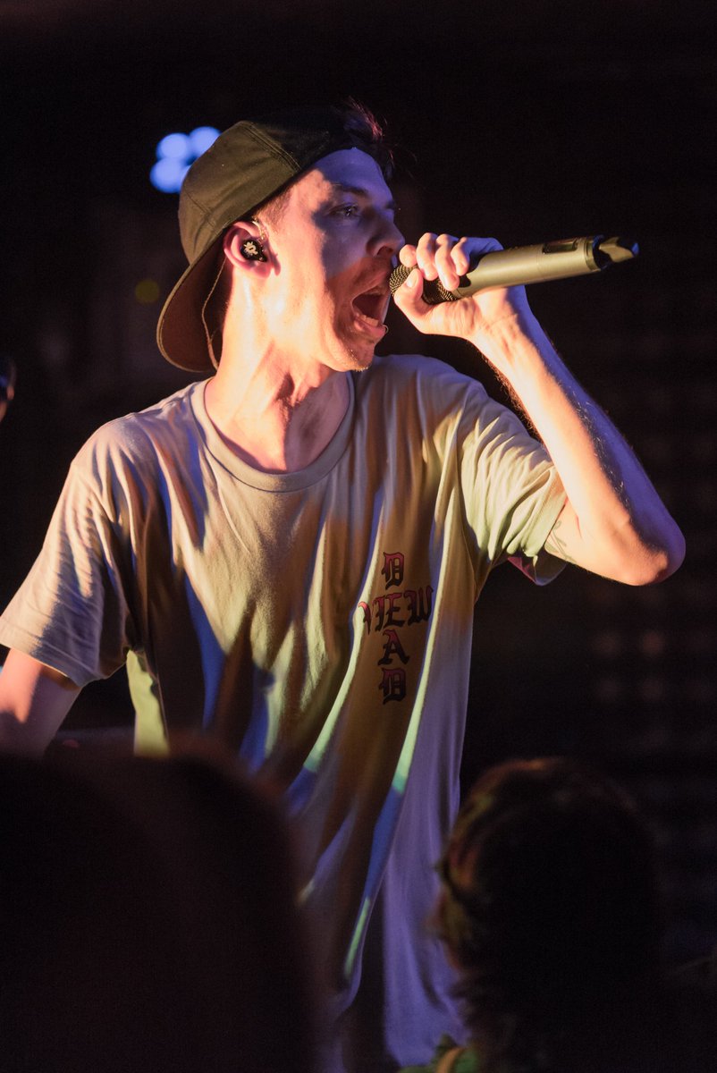 mikelynch76's tweet photo. @Grievesmusic @rhymesayers @casbahsandiego Learned a fun fact last night - @Grievesmusic lived in Ocean Beach for a while (2/3) https://t.co/qjH9vy5YZ3