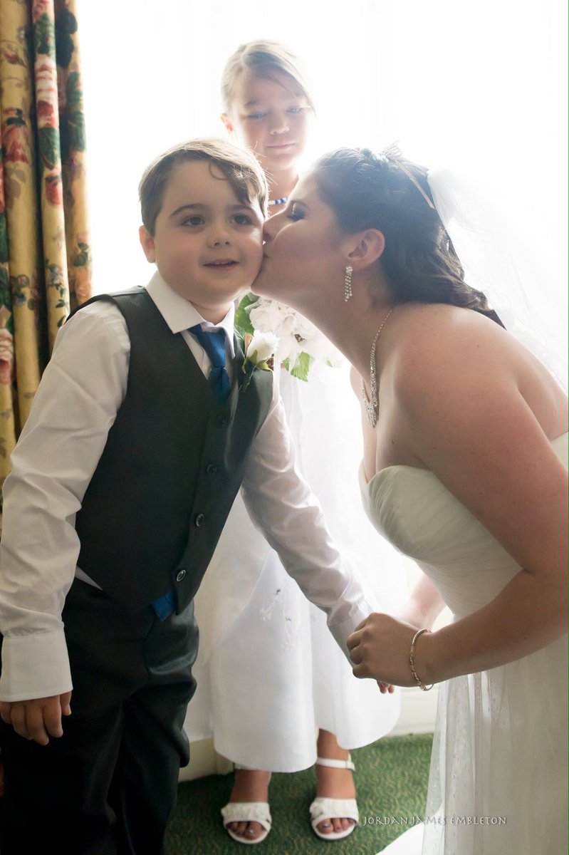 EmbletonJordan's tweet photo. #jordanembleton #jordanembletonphotography #wedding #weddingseason #bride #weddingphotographer #weddingphotos #weddingphotography #weddings https://t.co/w9nFPWRQc1