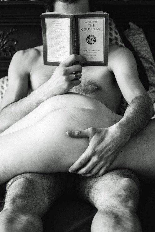 sweetygirles's tweet photo. Mi cuerpo...un libro abierto
necesita ser leído, descubierto
y en su ínterior,
las más bellas historias
puedes encontrar
⚘
#thegoldenass https://t.co/rrJtMq64tV