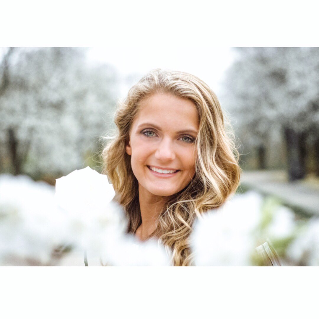 BrandonMclemor's tweet photo. She's a flower with that smile, but those thorns are still beneath. 💮 https://t.co/0xhaGP6yc8