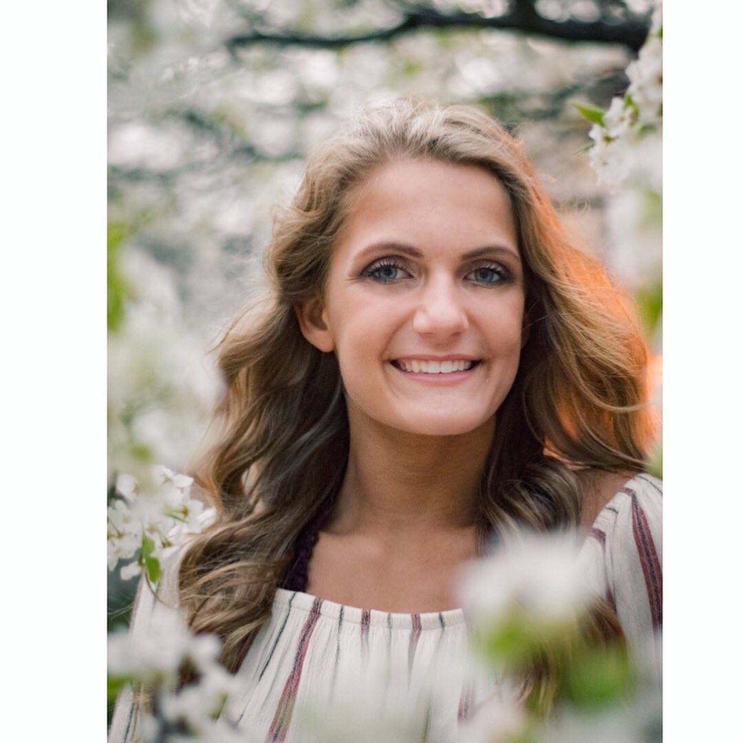 BrandonMclemor's tweet photo. She's a flower with that smile, but those thorns are still beneath. 💮 https://t.co/0xhaGP6yc8