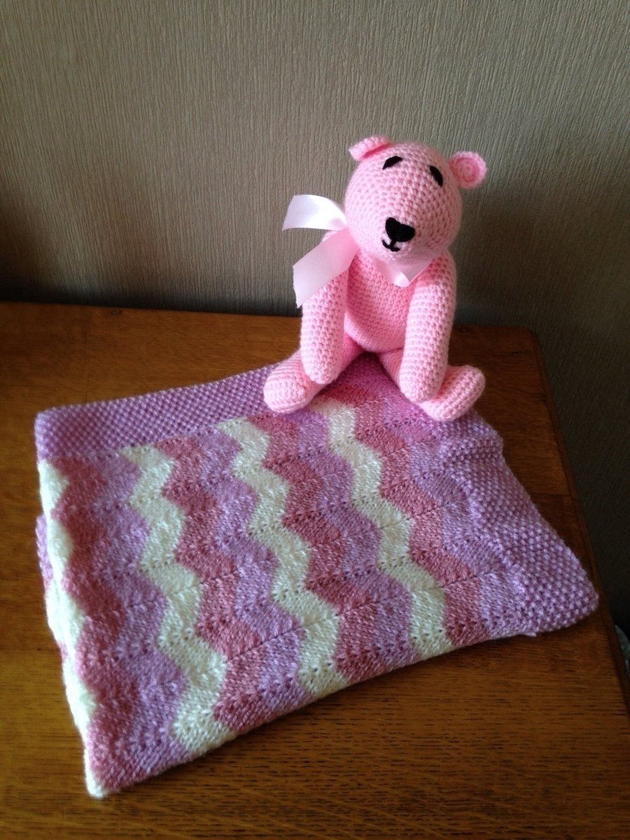 Tanyawarren's tweet photo. Pretty #baby blanket Lovely #gift for #babygirl https://t.co/xyZzdeS065 #handmade #FlockBN #uksopro #TWDA #eshopsuk #giftideas https://t.co/oaZDbgyvjw