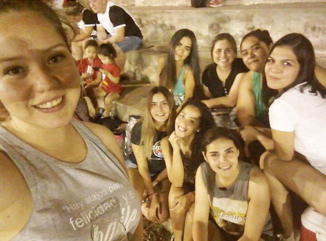 BLadies09's tweet photo. #BvBL en el tercer tiempo 🐝🥃🙌🏼 https://t.co/J7BrU5qBGA