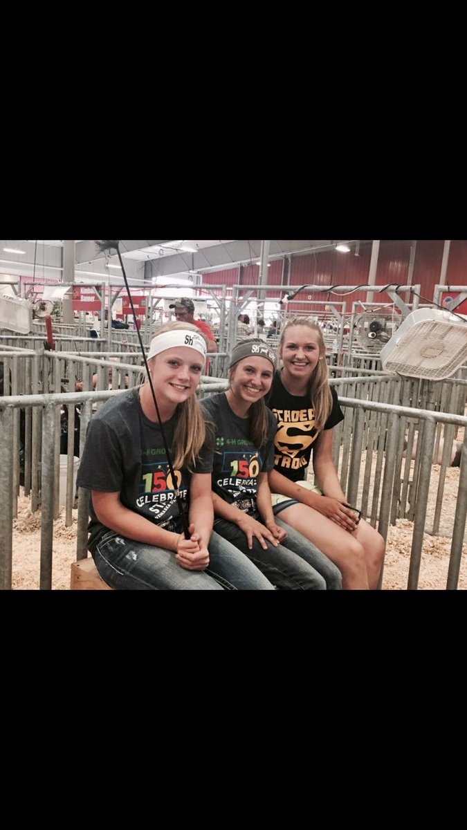 hansen_11_'s tweet photo. I'm not sure if getting drug out of my chair by my goat was funny or embarrassing. #statefair2017 https://t.co/biKM5WZ4Jv