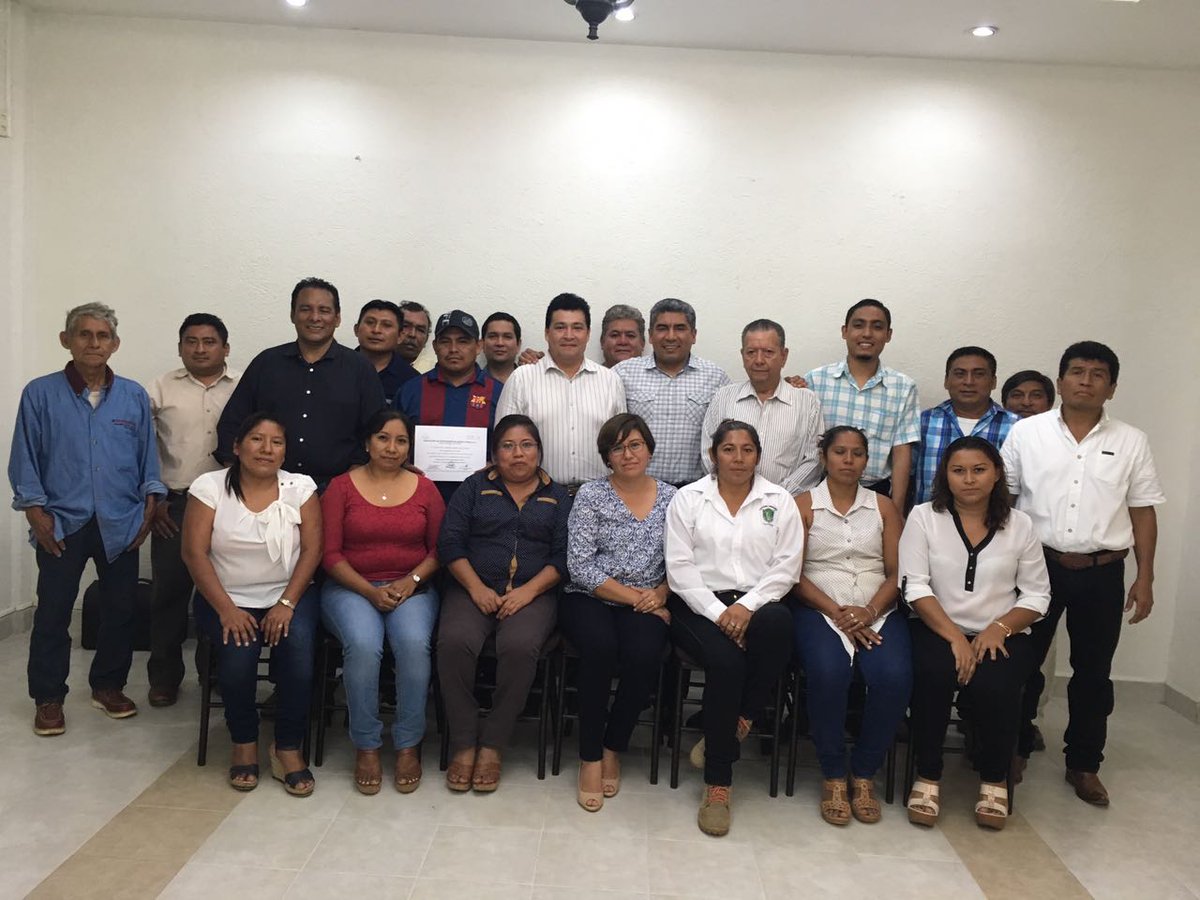 az_luis's tweet photo. El papel del prestador de servicios en el asesoramiento a empresas rurales.
Agricultores y ganaderos de Campeche @agricam #MEXRURAL 🚜 https://t.co/F6wNRGcBlQ