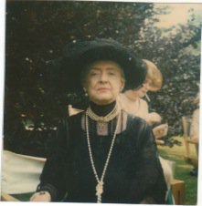 _BetteDavis's tweet photo. Kath recalls the time #BetteDavis suddenly developed a “cold” to get the crew a well-deserved rest: https://t.co/fdfipaH9B4 #LaborDay https://t.co/EHLaa8TgoU