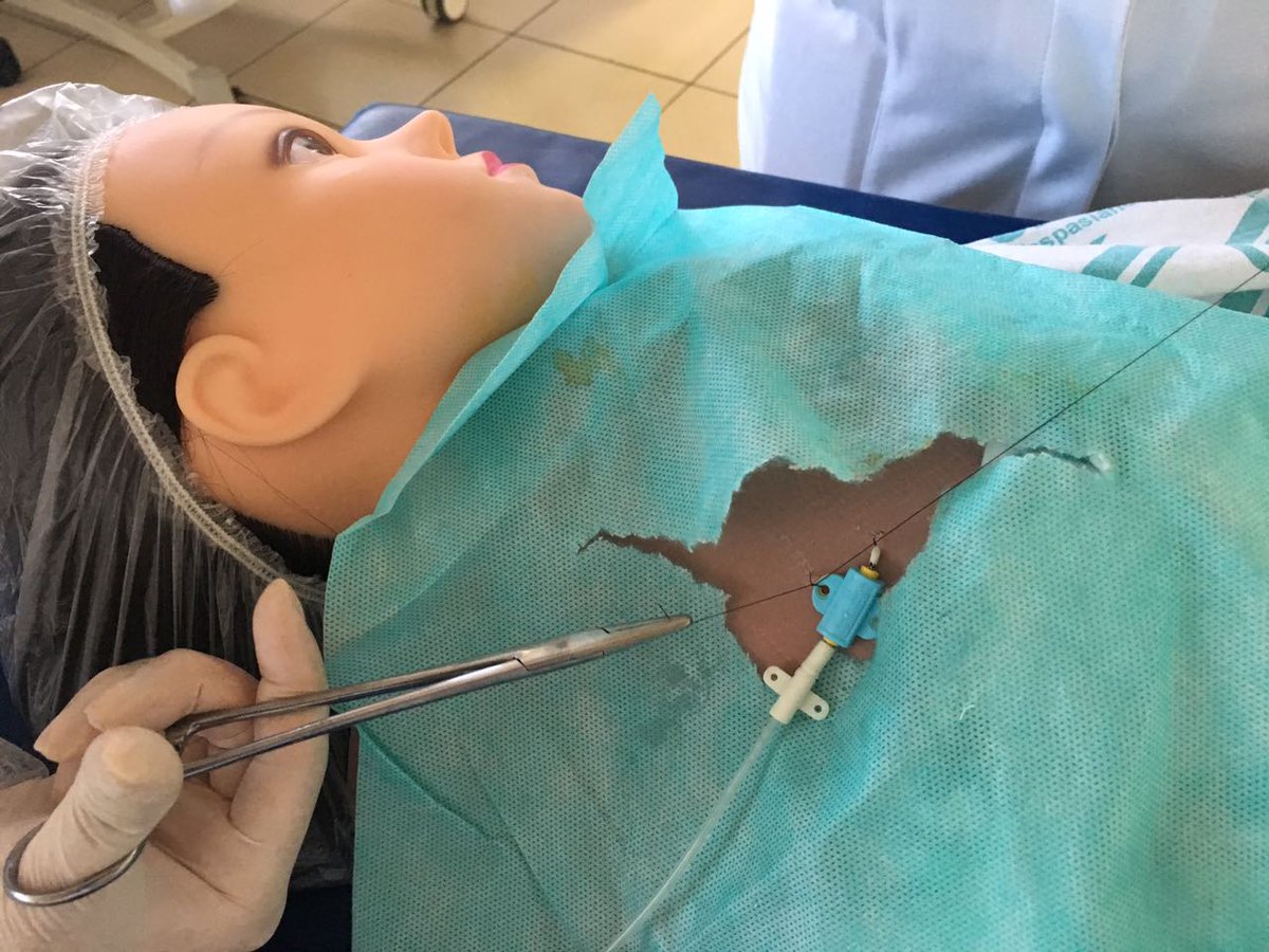 Treinatimefc's tweet photo. Modelo de acesso vascular com pele artificial para treinamento de suturas, fixação de cateter central na pele. https://t.co/QKaJdxdWr5