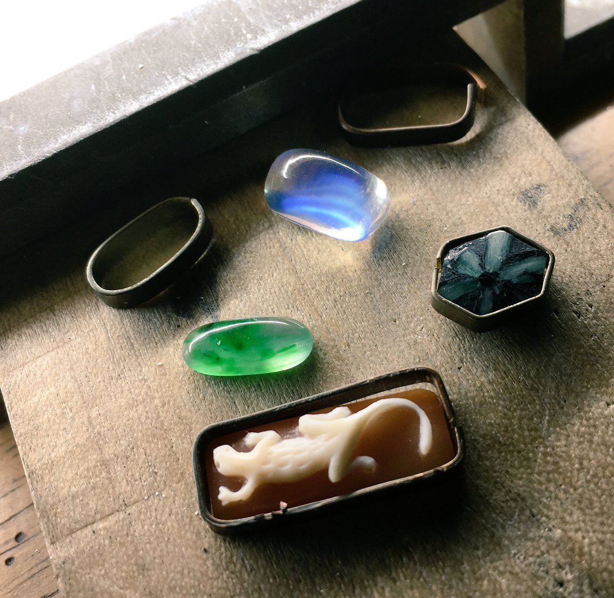 studiooddsnsodz's tweet photo. 巻き巻き
#moonstone #jade #Ajade #A貨 #cameo #trapicheemerald #K22 #handmadejewerly #jewelrymaking https://t.co/WuKrmZGBpl