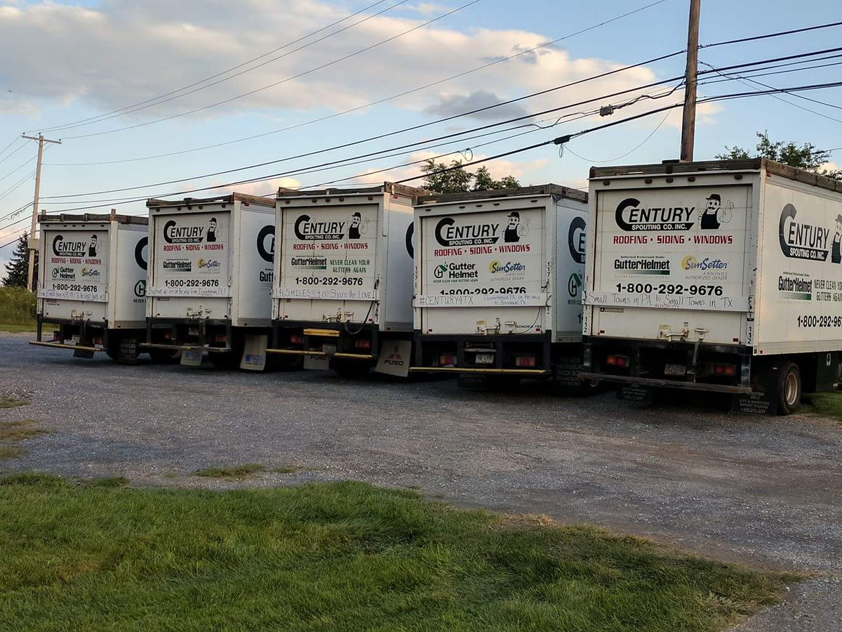 UhOhItzBrendo's tweet photo. @jdfffn JDF,as a Texan I thought you'd like this, my dad &amp; 4 coworkers driving donated supplies to small towns in TX from PA!!! #Century4TX https://t.co/IxlxtCrQZ8