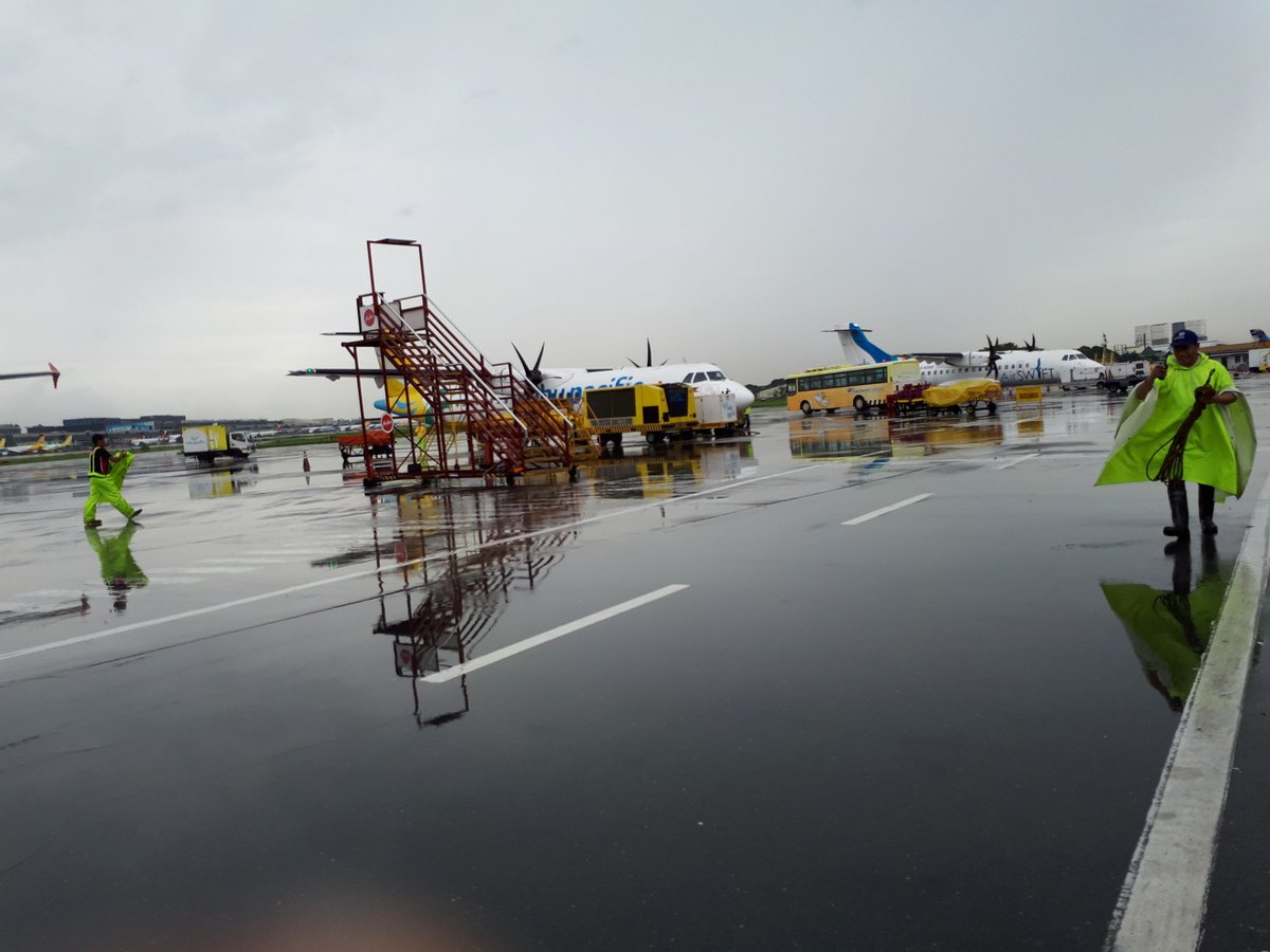 josereyalo's tweet photo. Rain has stopped. Pwede ng mag - board @CebuPacificAir @YouScoop. Still a cloudy #TravelTuesday to Naga.
#drupal4ATI #atibicol https://t.co/qXUUE1mD5p